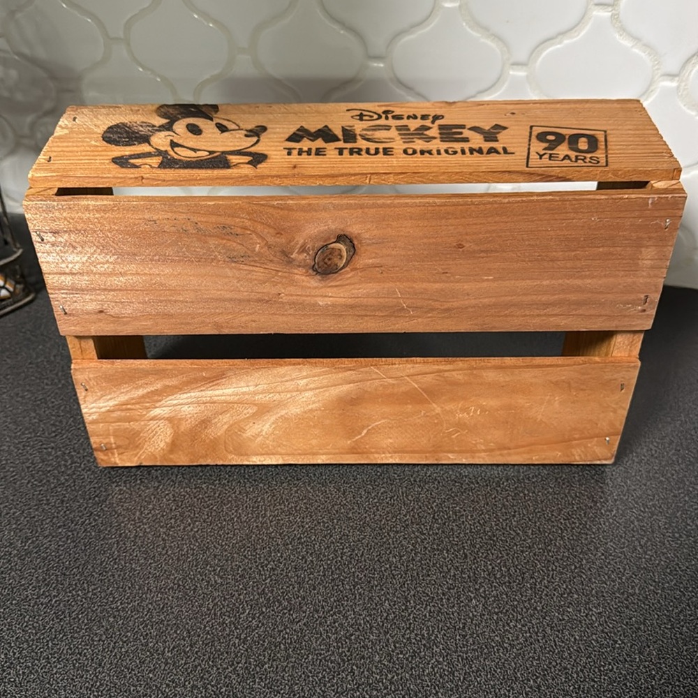 Disney Mickey wooden crate - Picture 7 of 11